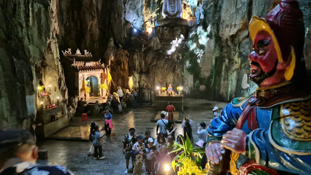 động âm phủ ngũ hành sơn