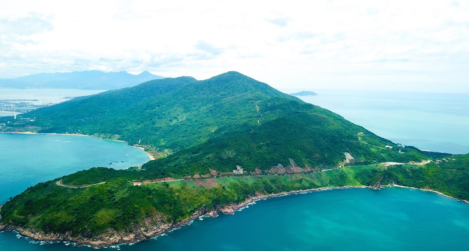 Where is Son Tra Peninsula in Da Nang? Should you spend a day to experience it?