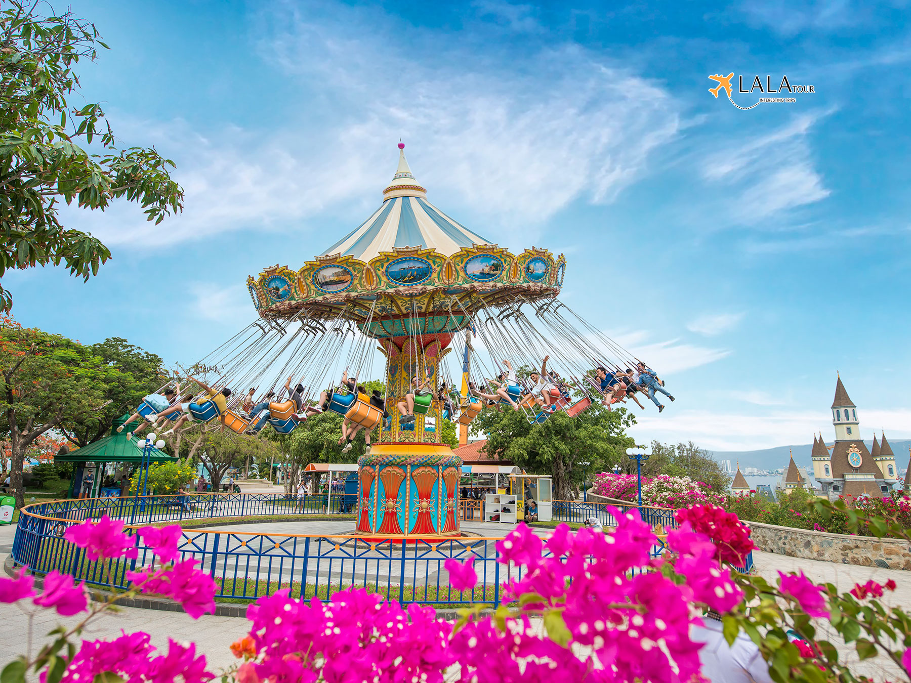 Hinh-anh-VinWonders-Nha-Trang-Adventure-Land-Du-quay-day-vang-3×2-so-1