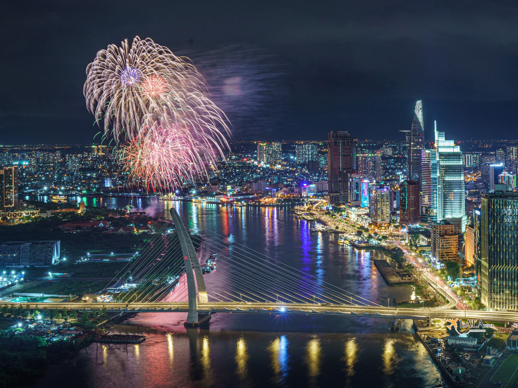 firework in the sai gon river