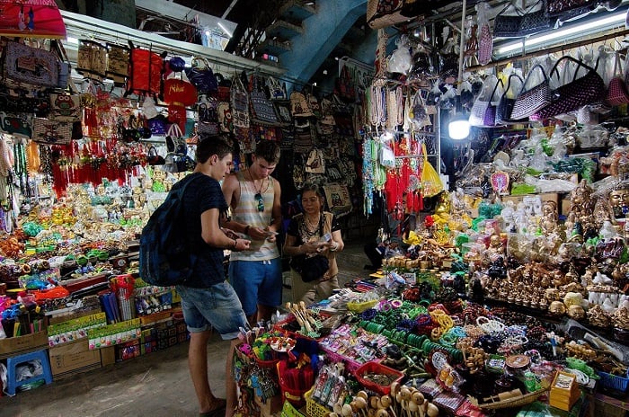 dong ba market